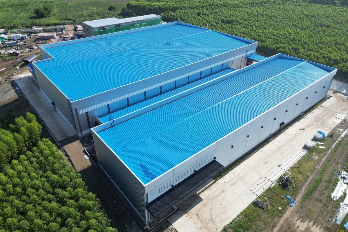 Taiwan-based TREELAND Real Estate specializes in full-scope factory construction in Thailand. Combining Taiwanese engineering expertise with local experience, we provide full-scope one-stop services from design to construction and equipment import.
With our in-house steel fabrication plant, we ensure project efficiency, quality, and on-time delivery — making us a trusted partner for industrial development.